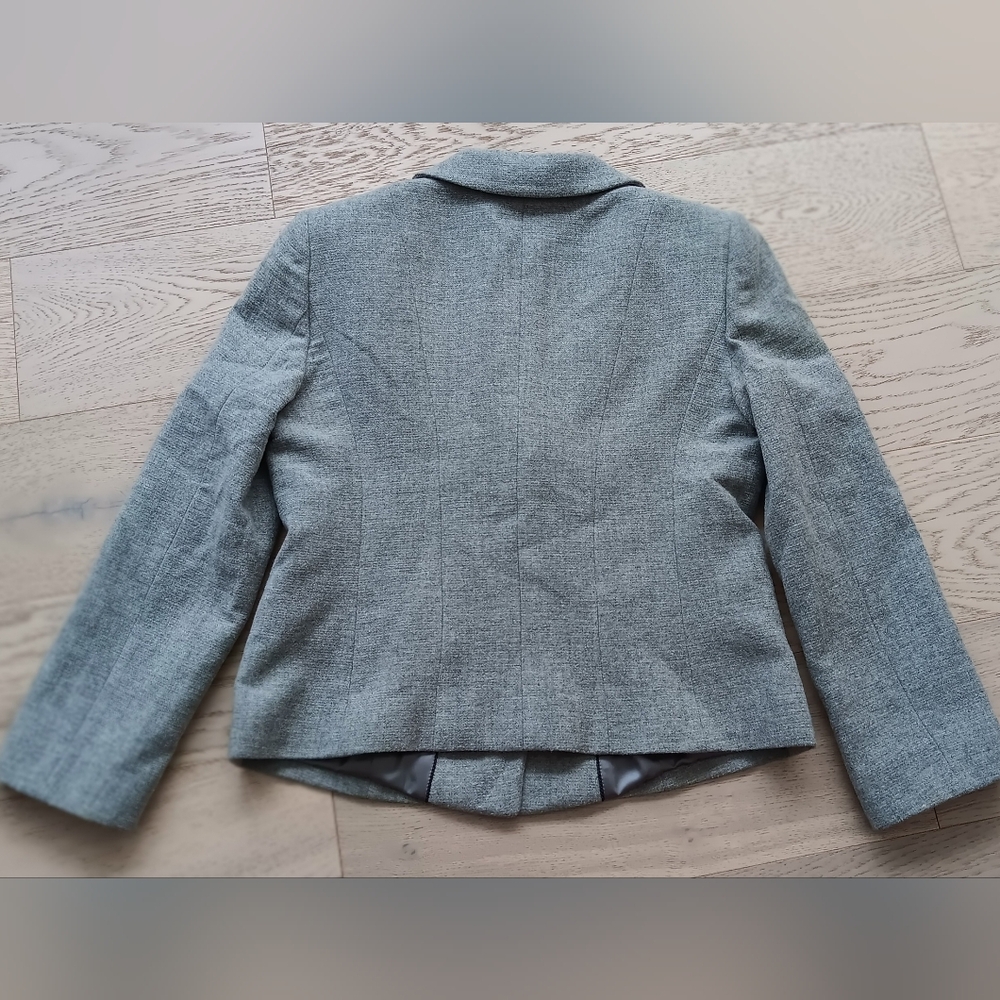 ARMANI COLLEZIONI Gray Ruffled Wool Suit Size 40 or 8 - Picture 4 of 9